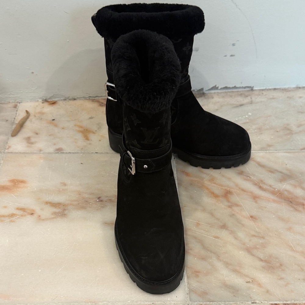 Louis Vuitton Black Suede Shearling Boots - Picture 4 of 4